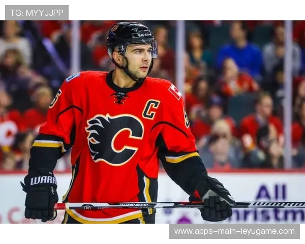 冰球麦克戴维德极速突破，完成抢点破门